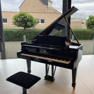Steinway & Sons O-180 (1980)