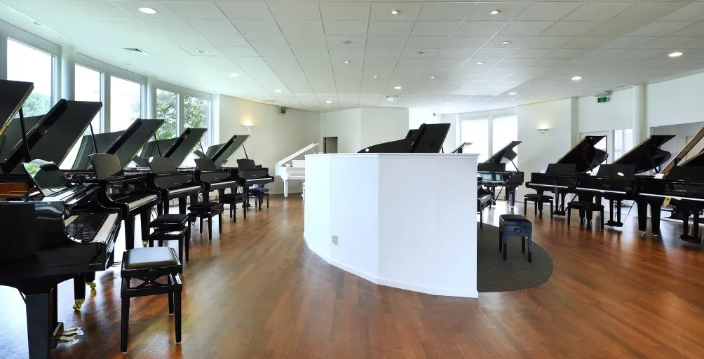 Piano's Maene Alkmaar showroom vleugels