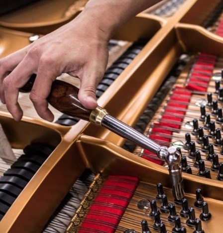 Piano stemmen met een stemsleutel