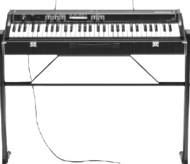De eerste elektrische piano's waren analoog of gebruikten FM synthese