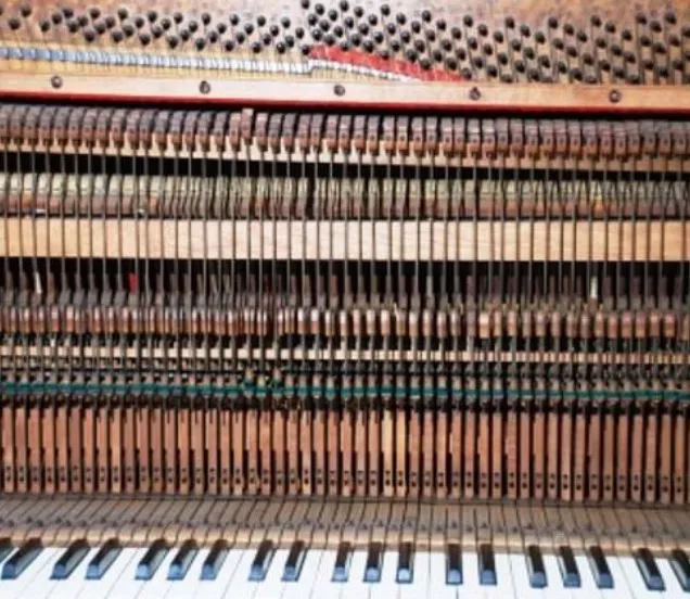 Oude piano mechaniek