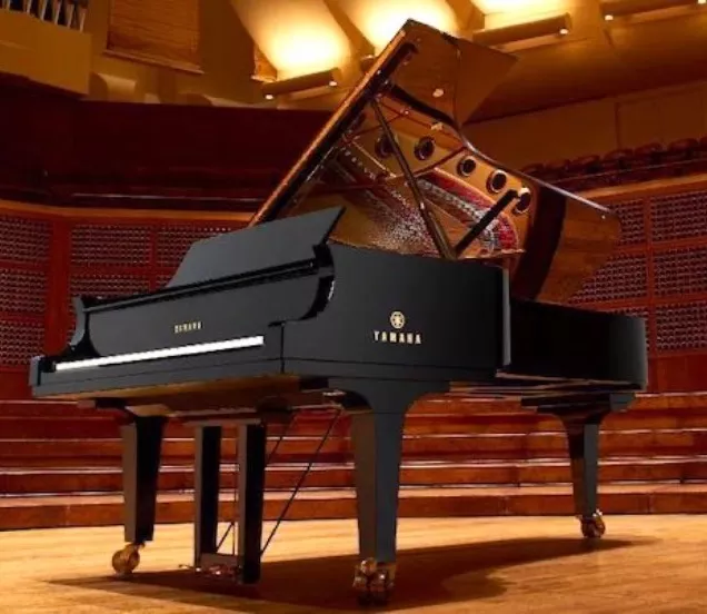 Yamaha CFX Concert Grand