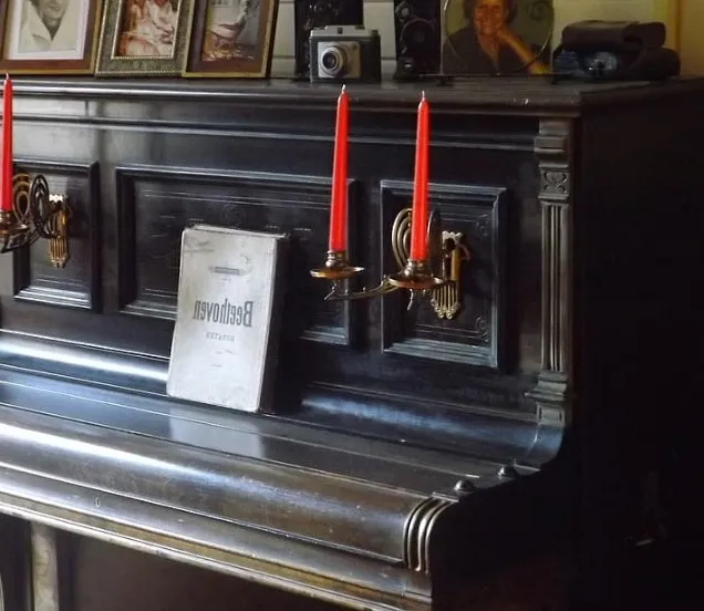 Old piano