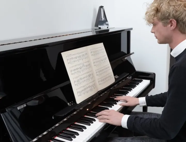 Buy upright piano